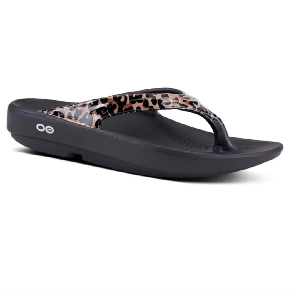 OOFOS Leopard Print Thong Sandals in Black and Tan - Picture 2 of 10